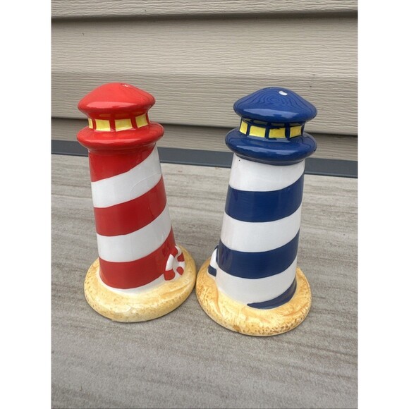 Pair of lighthouse salt and pepper shakers 4" tall collectible Current Inc - Picture 2 of 8